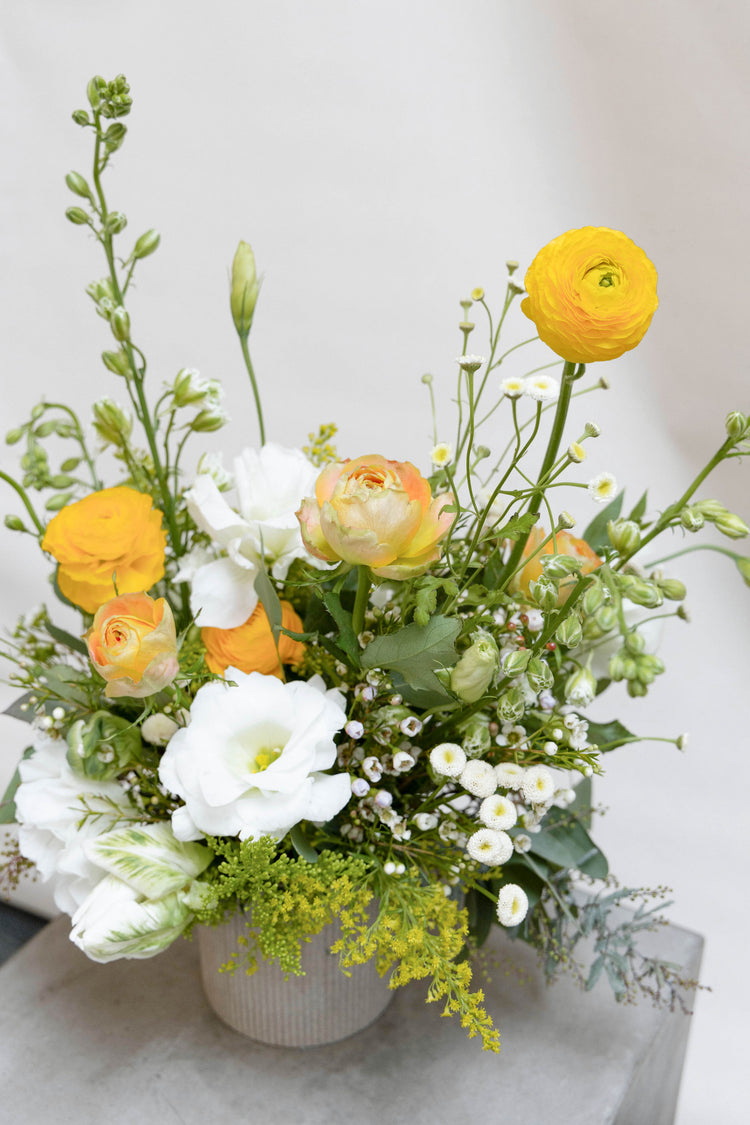 Yellow and white flowers arrangement.